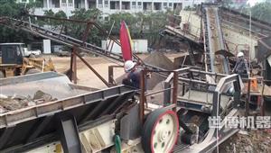 建筑混凝土块破碎机_移动自走式混凝土块破碎机