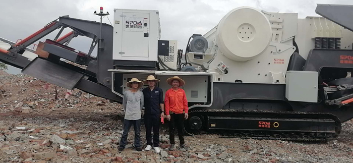 履带式破碎站粉碎建筑垃圾