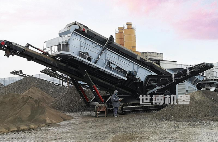 履带式破碎站破碎建筑垃圾现场